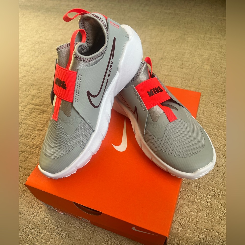 Nike Flex Runner 2 Size 2 Kids